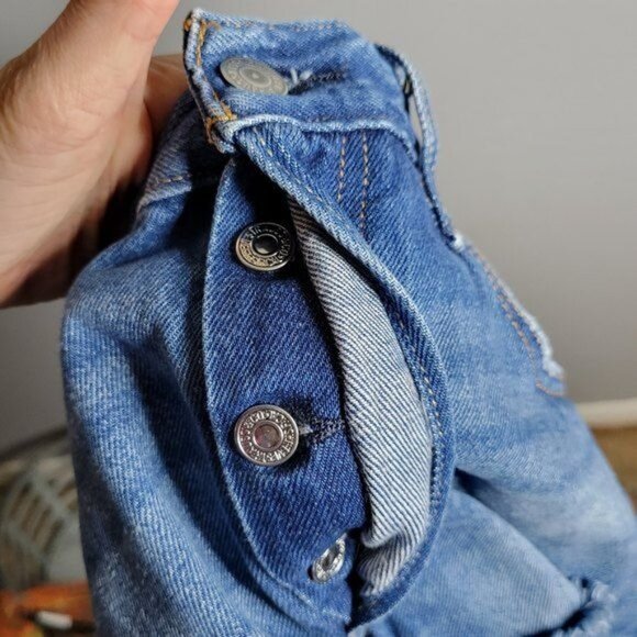 Levis 501 Original Womens High-Rise Button-Fly Distressed Denim Shorts W30 - Picture 5 of 5